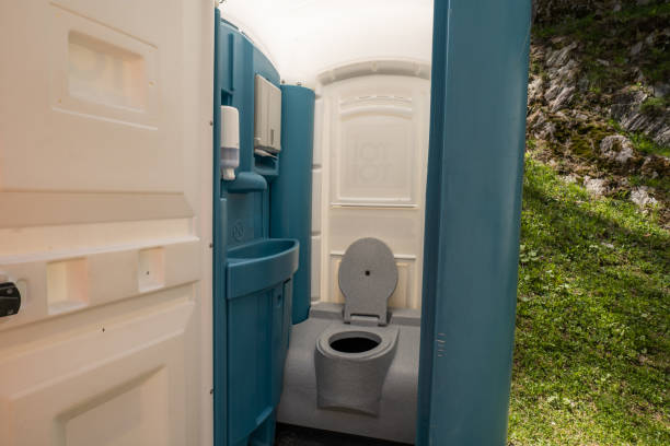 Best Portable bathroom rental  in Warrensburg, MO
